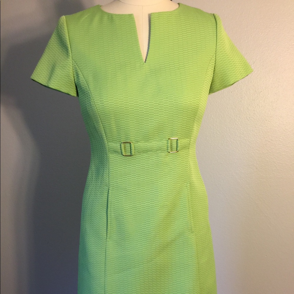 Tahari green knee length dress size 2